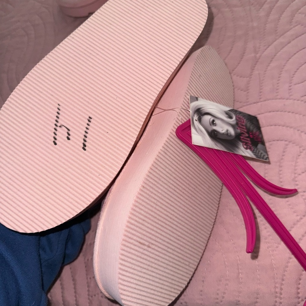 Paris Hilton Light Pink Bow Slippers - Picture 4 of 4